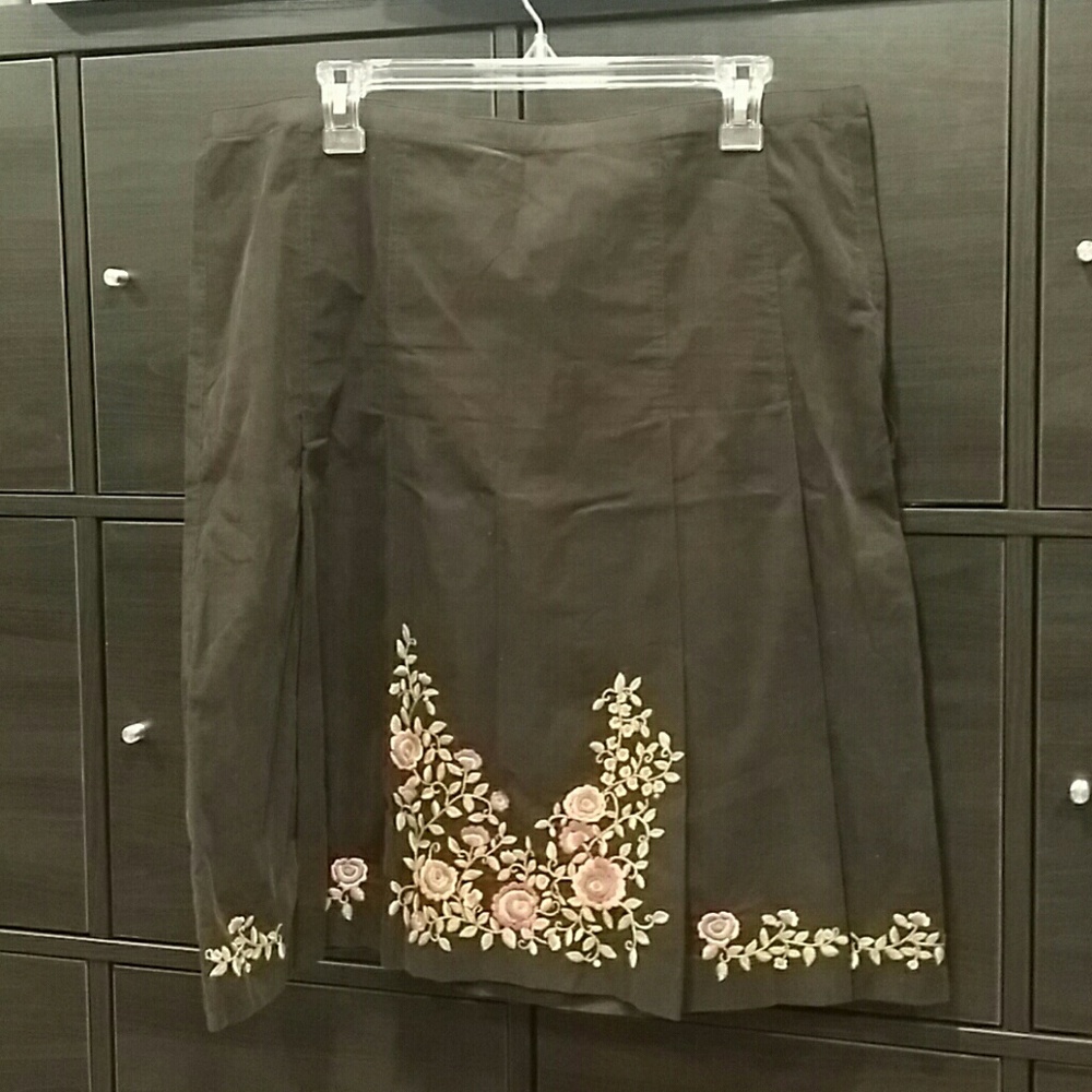 Liz Claiborne cordoroy embroidery skirt new